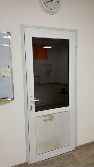 Поодам пластик бу в отличном состоянии