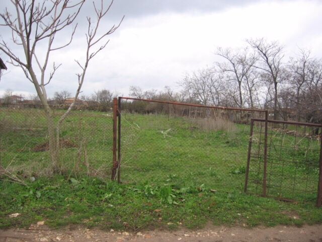 Дворно място в с.Божурец/Каварна/