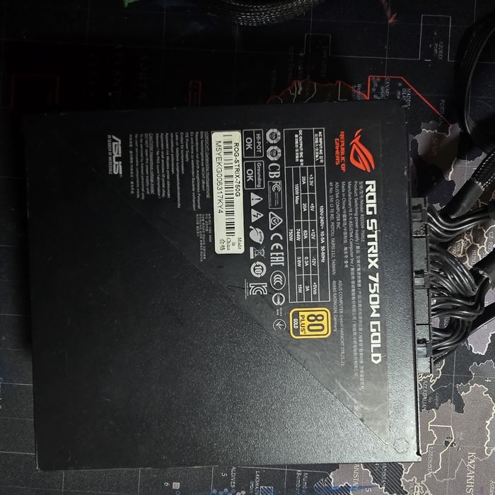 Sursă Asus 750w modulară