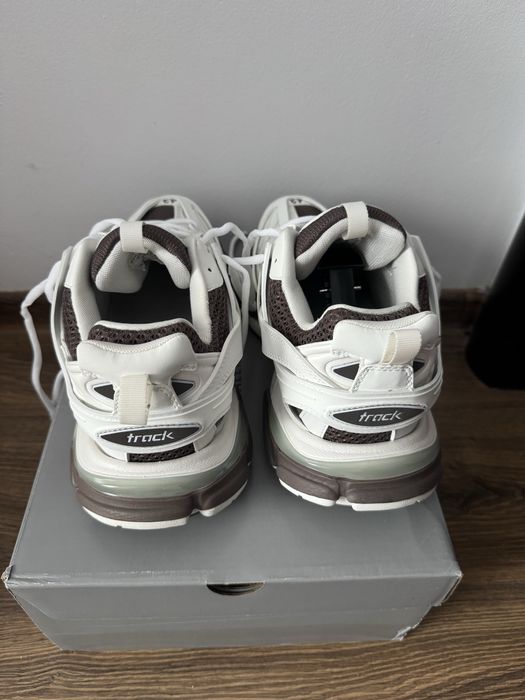 Balenciaga track