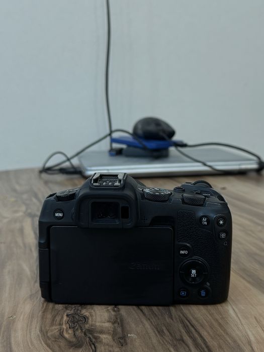 Canon r8 только body