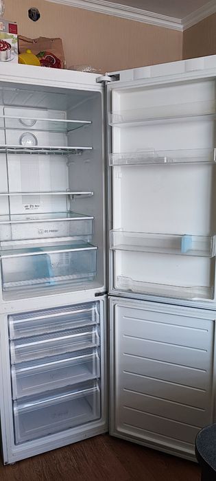 Холодильник Haier требует ремонта