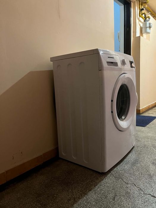 Vând mașină de sp aporope noua nu are nici o plobelema