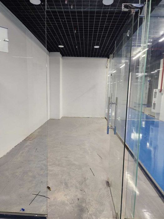 Магазин в Scopus Mall 20 квадратов проходной 2 двери НЕДОРОГО!!