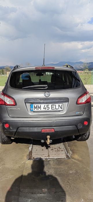 Nissan qashqai anul 2012..