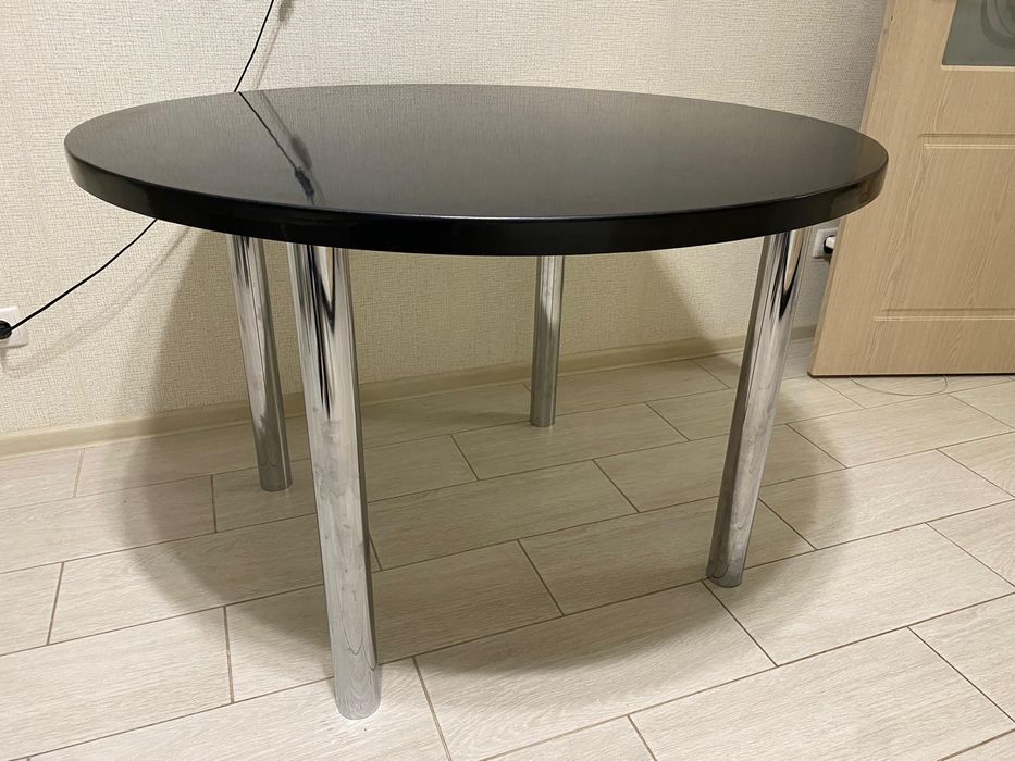 продам стол круглый