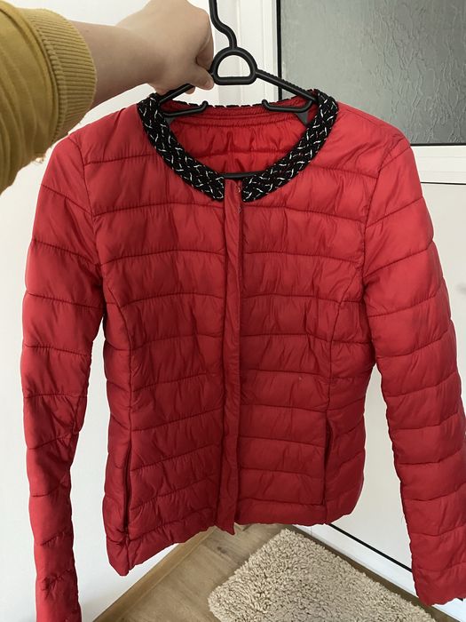 Червено дамско яке