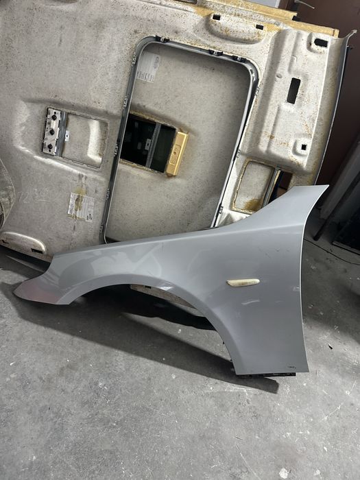 Aripa stanga fata BMW Seria 5 E60 E61 gri metalizat 520d 525d 530d