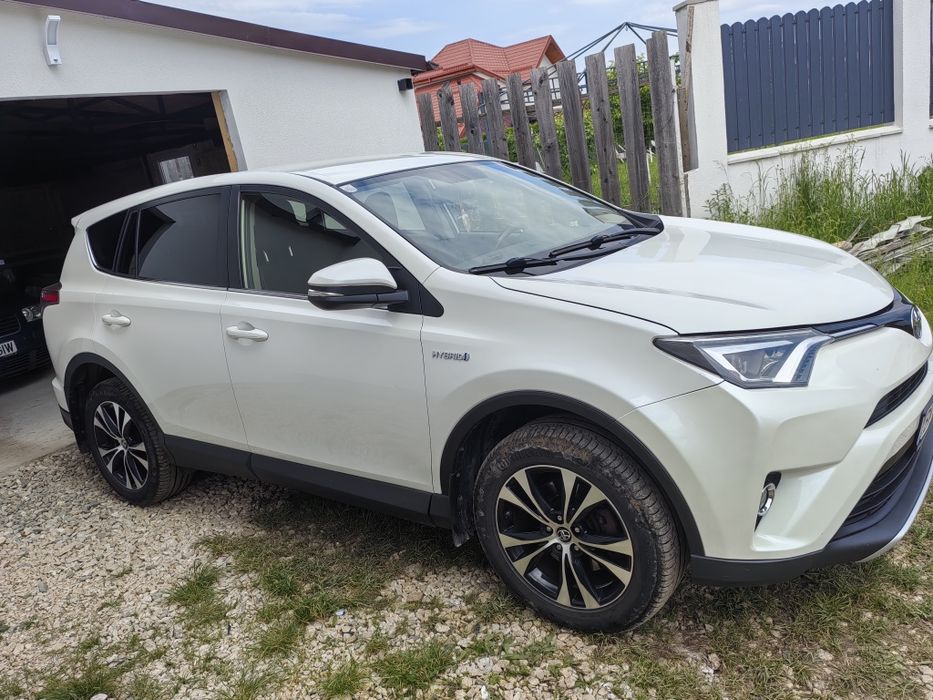 Vând Toyota Rav 4 hibrid 2016
