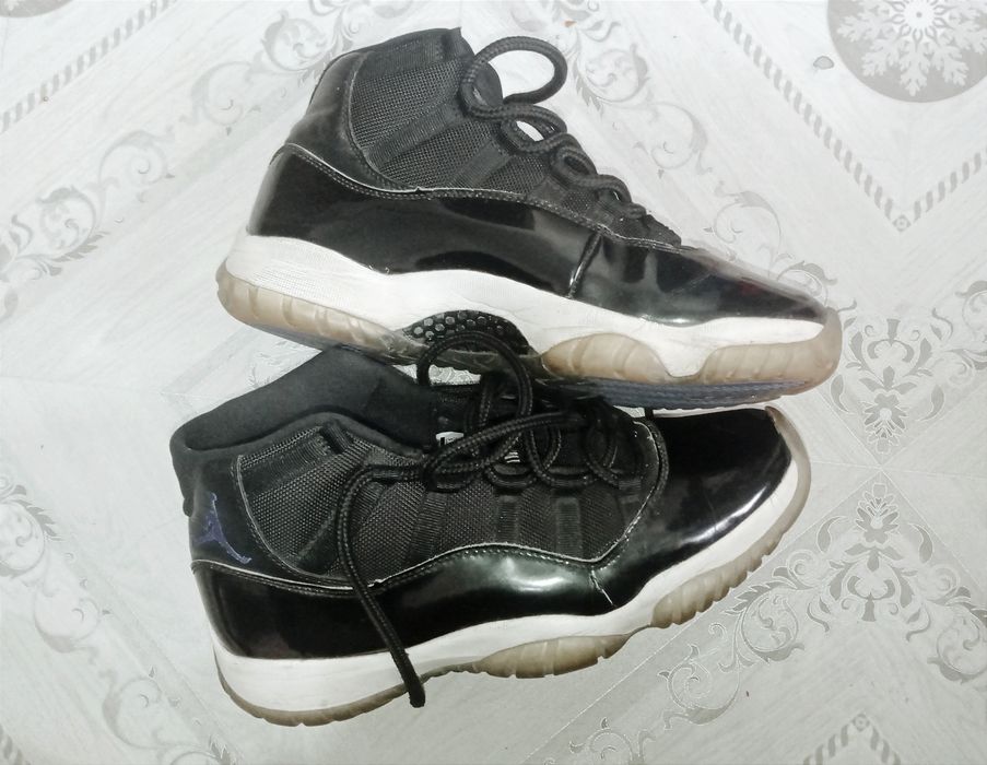 Air Jordan 11 "Space Jam"