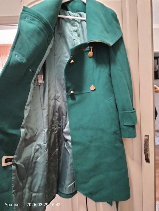 Продам  демисезонный пальто.