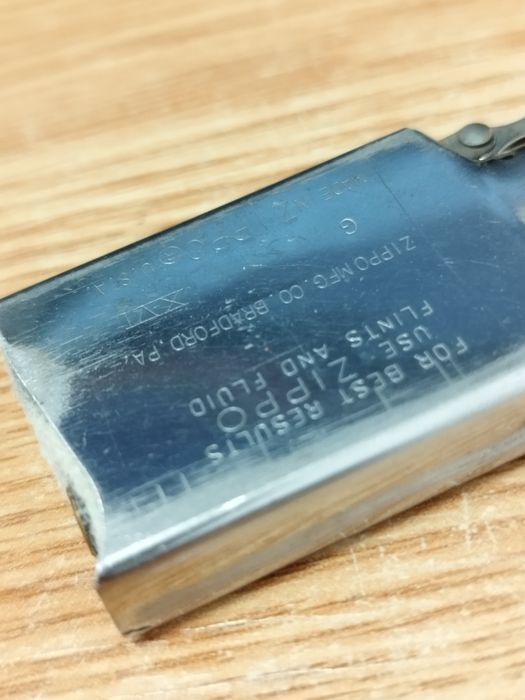 Brichetă Zippo Originală de Colecție – Anul 2000 (Cod XVI)