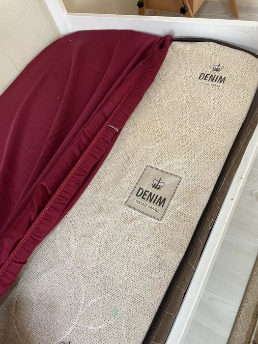 Детский кровать.