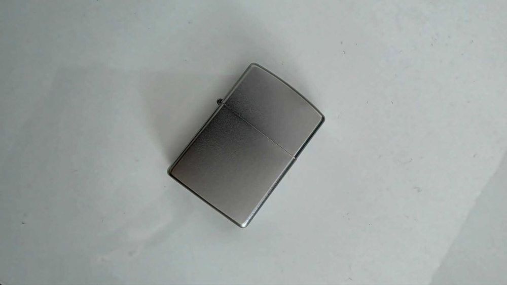 Bricheta Zippo simplă - folosită o singură dată