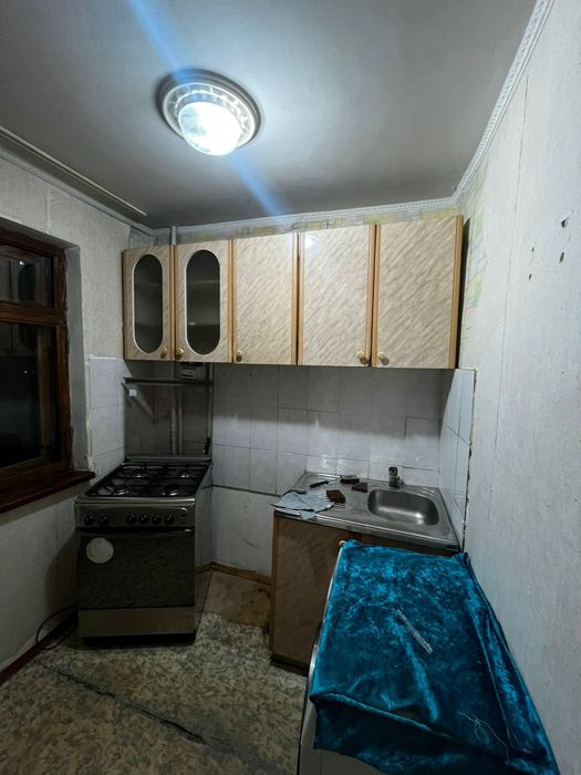 Отдам кухонный гарнитур даром.