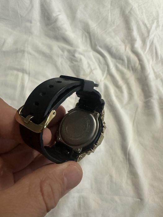 Часовник g-shock