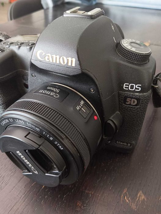 Canon 5D Mark II Full Frame + obiective Canon + baterii + rucsac