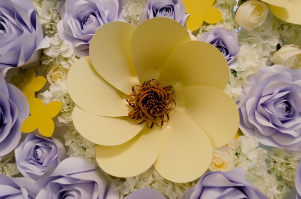 Flori hartie handmade pt panou decor eveniment nunta photocorner