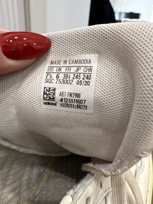 Adidas кроссовки 39 размер