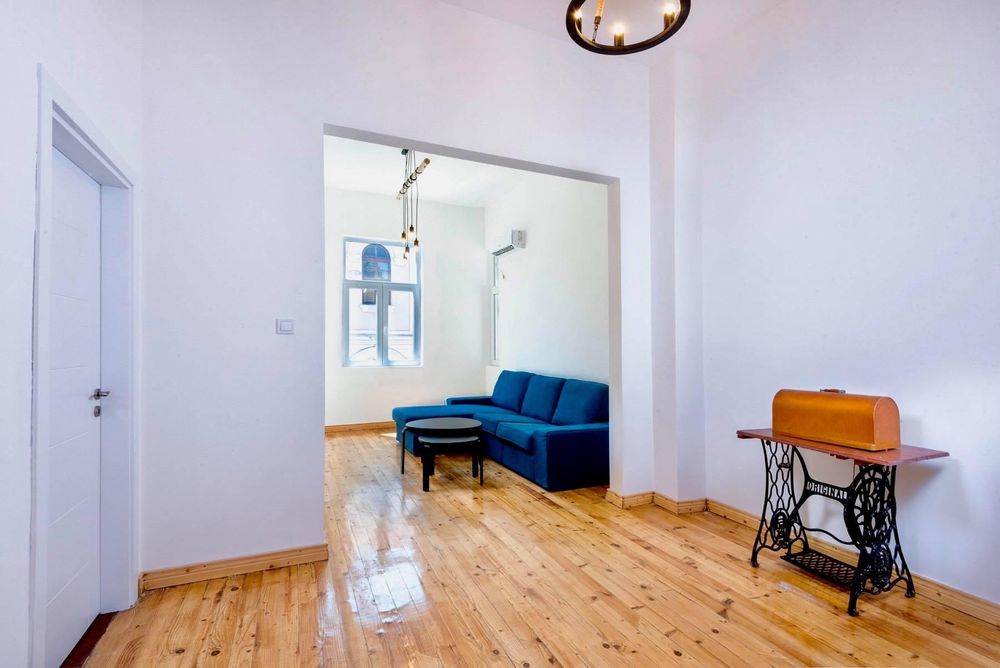 Дава се под наем Двустаен апартамент в Бургас, Център - 130 кв.м за 612 € - Снимка #4