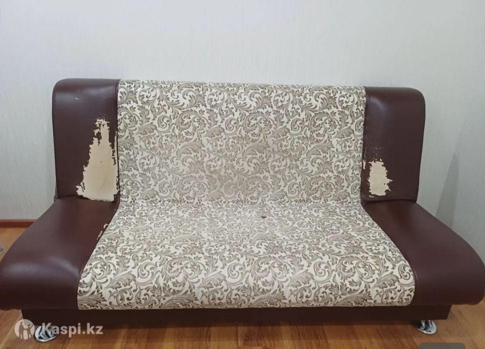 Продам б/у диван и кресла