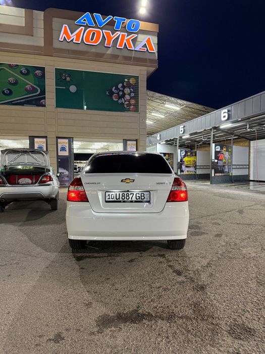 Продаётся нексия 3 Автомат 4 позиции