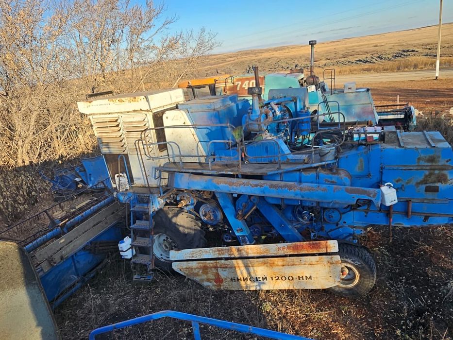 Продам 2 комбайна либо обмен