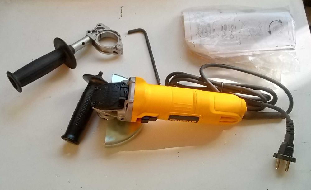 Болгарка 125 DeWalt