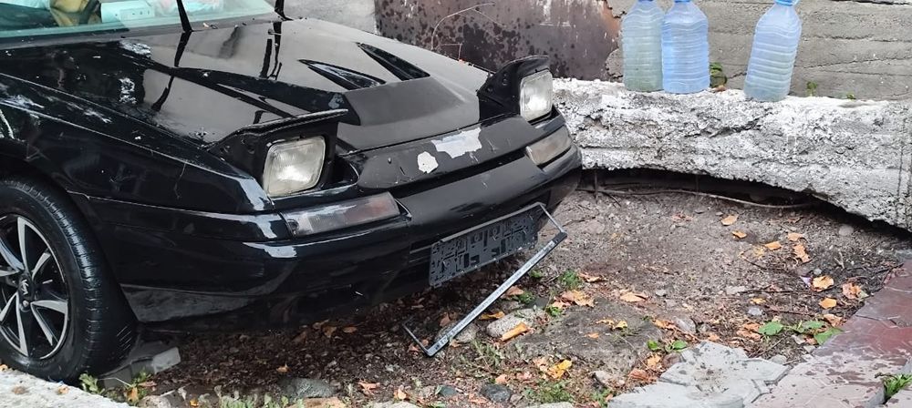 Mazda 323 Машина
