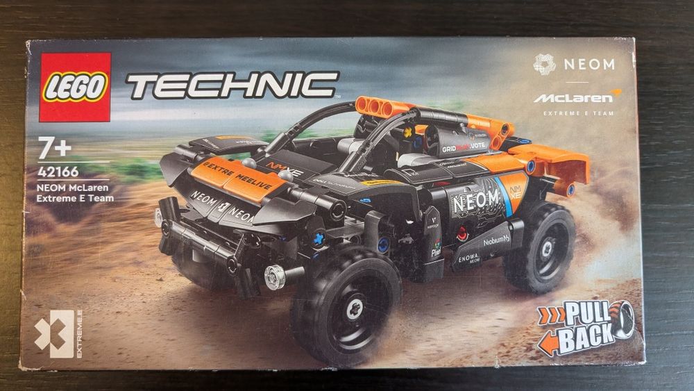 Lego Technic 42166 NEOM McLaren - cutie sigilată