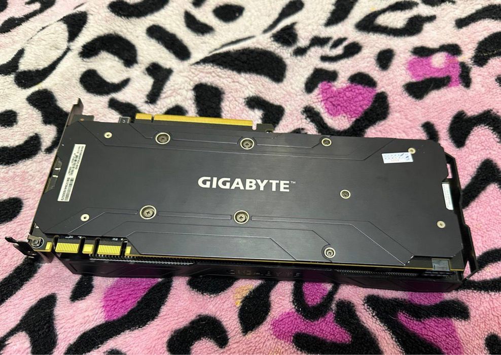 Gtx 1080 gigabyte в идиальном состоянии