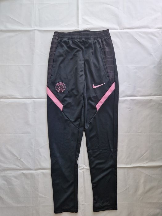 Compleu Nike - Diverse Marimi - Negru/Roz