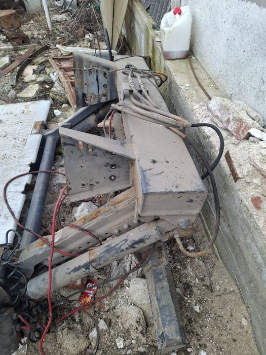 Vand lift de 2 tone merge pa 3.5 si pa 7.5 tone montat