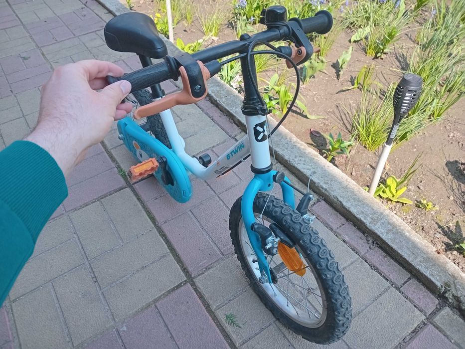 Bicicleta Btwin 3-5 ani + casa + roti ajutatoare
