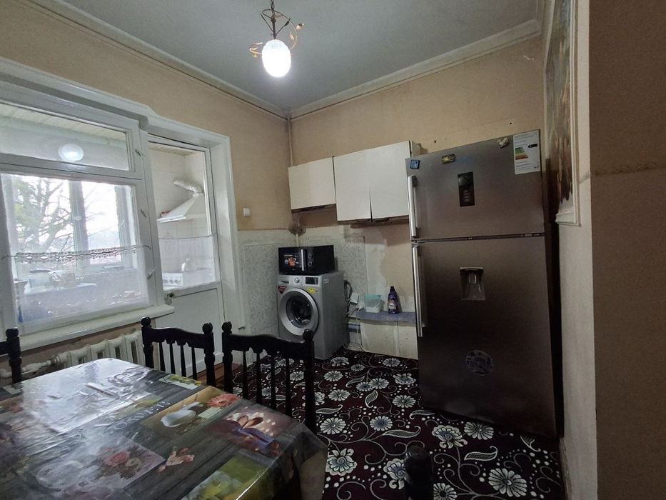 Дома  учтепа тумани 3хона 4хона КБ яшасаям болади  этаж  газ свет бор