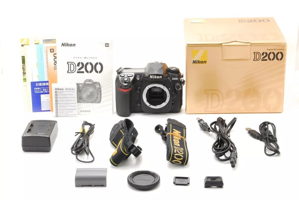 Цифровая зеркальная камера Nikon D200