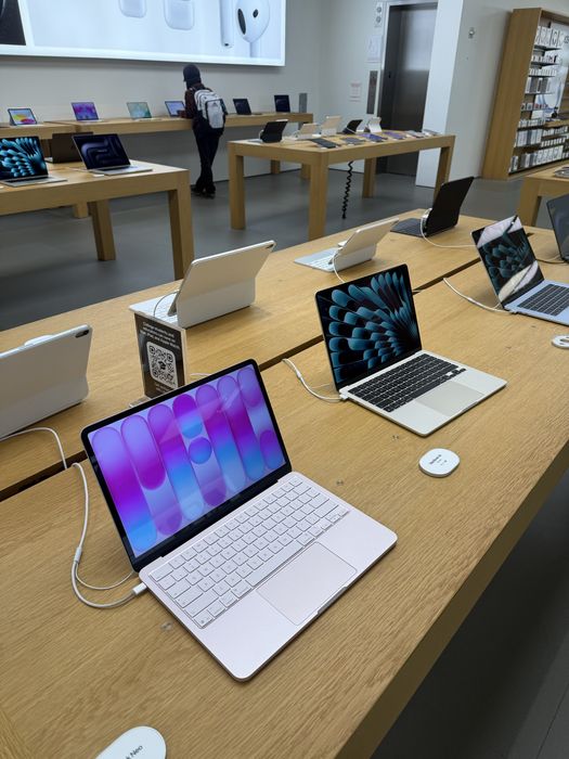 Срочно продается Macbook Neo Pink