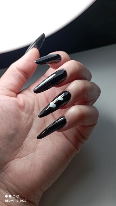 Manichiura cu gel și ojă semi