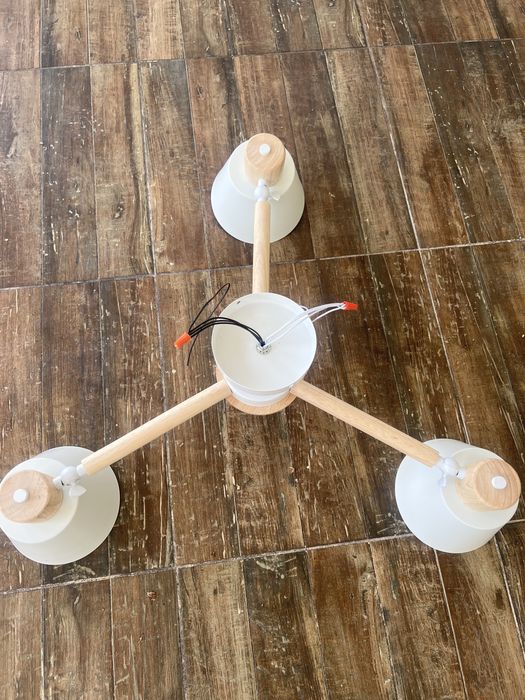 Продам люстру