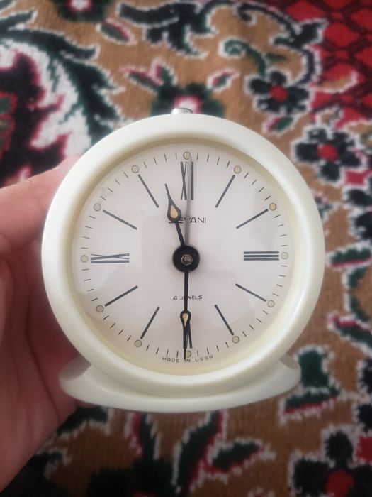 Советские рабочие будильники.