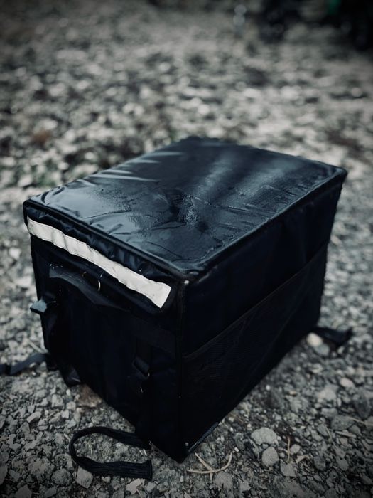 Черная сумка для доставку