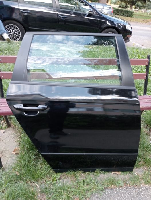 Ușa de vânzare auto