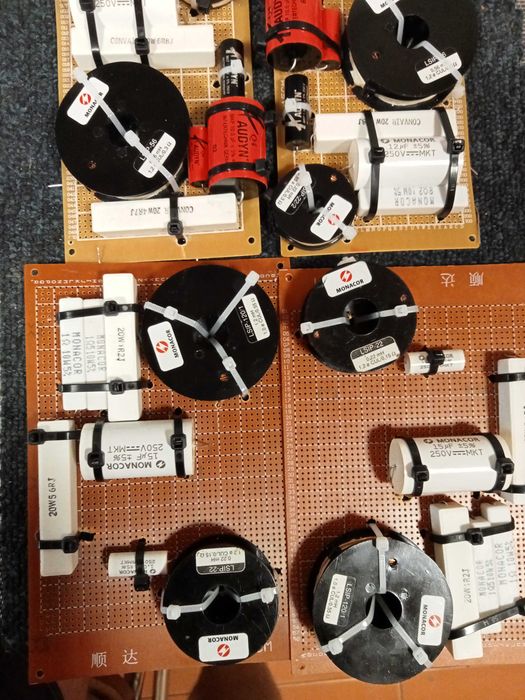 Construiesc, repar, filtre crossovere audio.