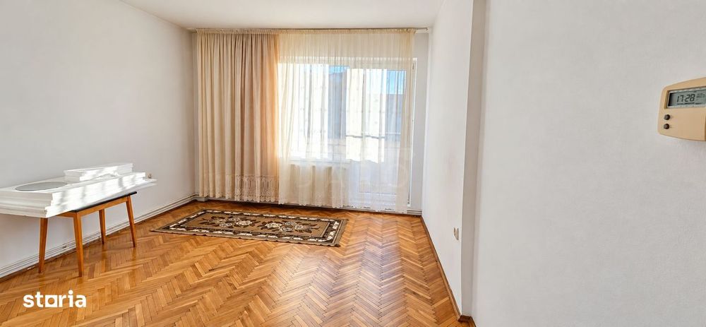 Vând apartament cu trei camere Tudor confort 1