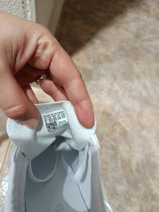 Adidas gazelle бяла кожа