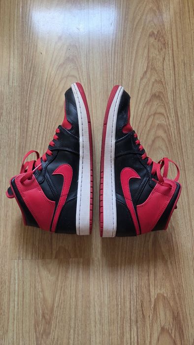 Jordan 1 Mid "Alternate Bred"