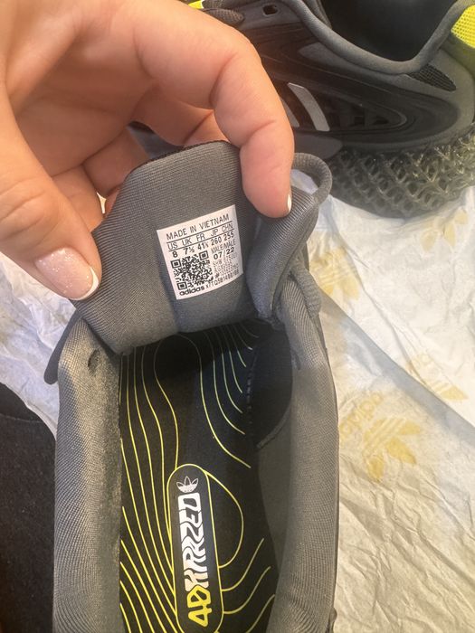 Кроссовки Адидас оригинал.