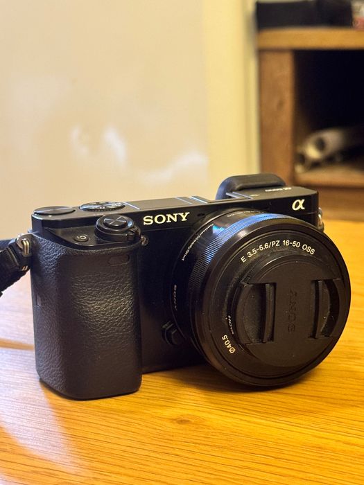 Sony alpha 6000 + Sigma 30mm 1.4 DC + Sony 16-50mm f/3.5-5.6 PZ OSS II