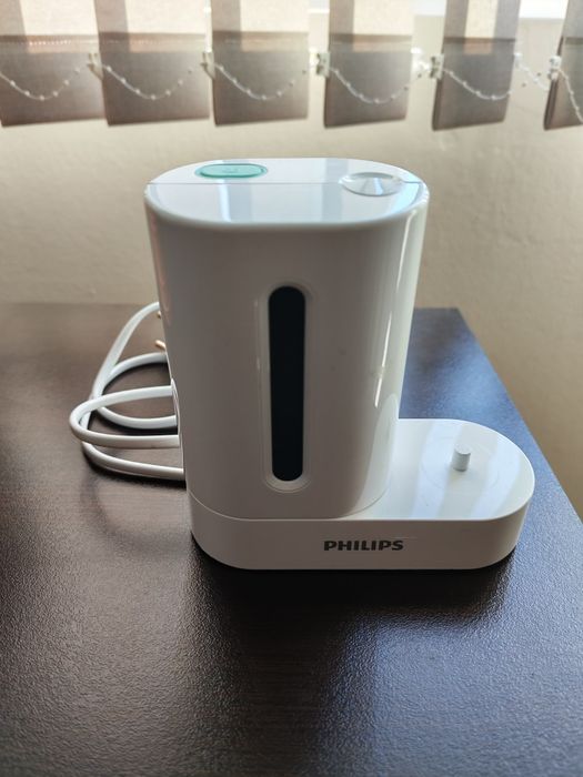Зарядно четка Philips с UV стерилизатор