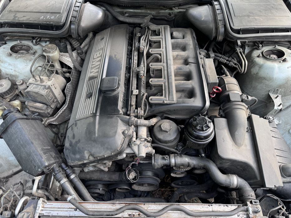 BMW e39 523i 170hp 1999г На Части